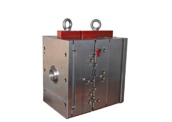 注塑模具加工精度及加工余量的預留。