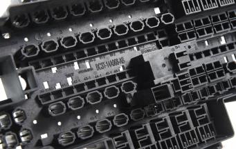 注塑模具進(jìn)膠方式詳解：打破常規(guī)，提升生產(chǎn)效率