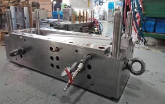 塑膠模具滑動(dòng)怎么辦？簡(jiǎn)單幾招，輕松解決！